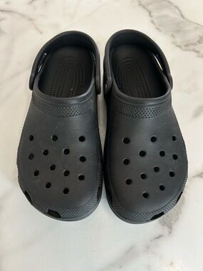 CROCS Classic Clog in Black